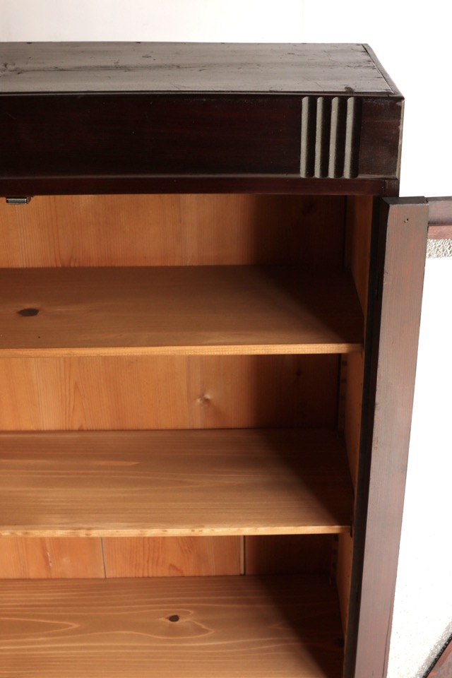 ダイヤガラスの戸棚