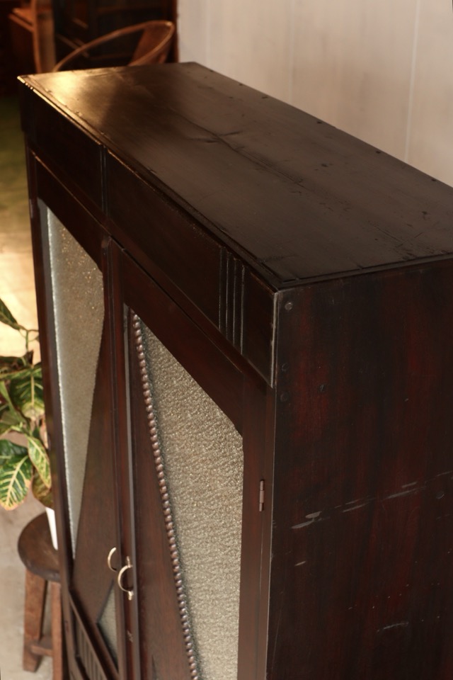 ダイヤガラスの戸棚