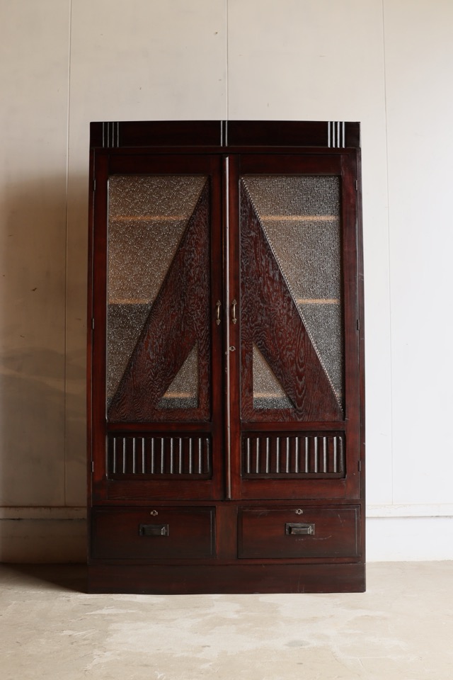 ダイヤガラスの戸棚