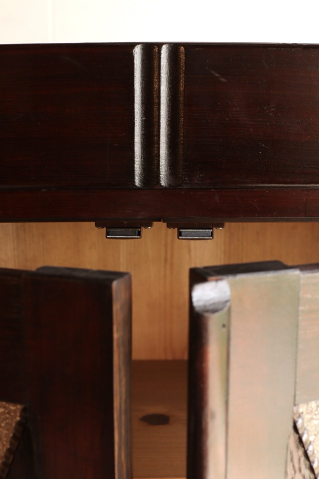 ダイヤガラスの戸棚