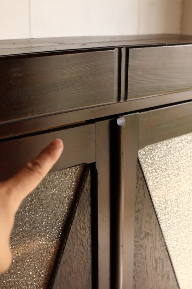 ダイヤガラスの戸棚