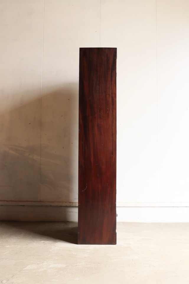 ダイヤガラスの戸棚