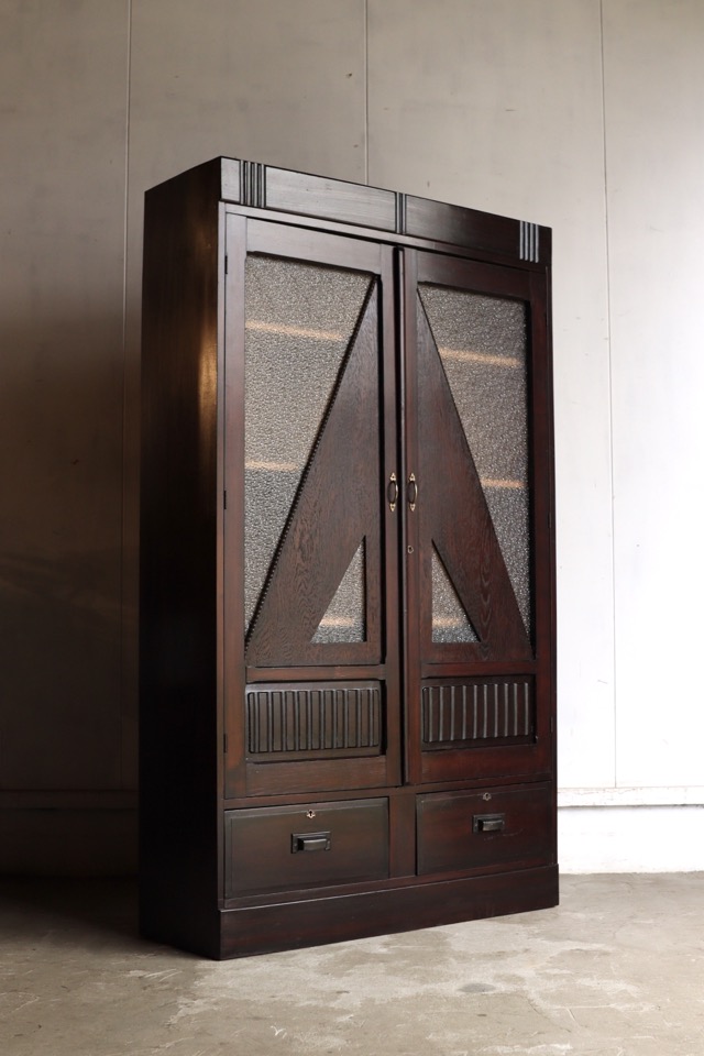 ダイヤガラスの戸棚