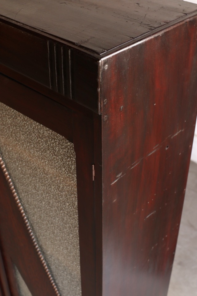 ダイヤガラスの戸棚