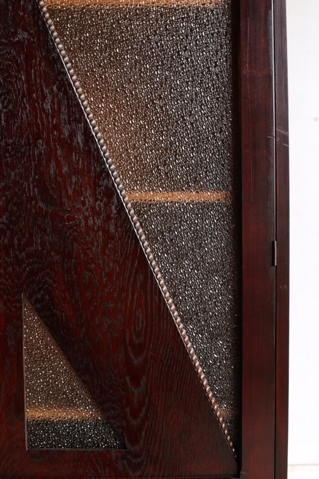 ダイヤガラスの戸棚