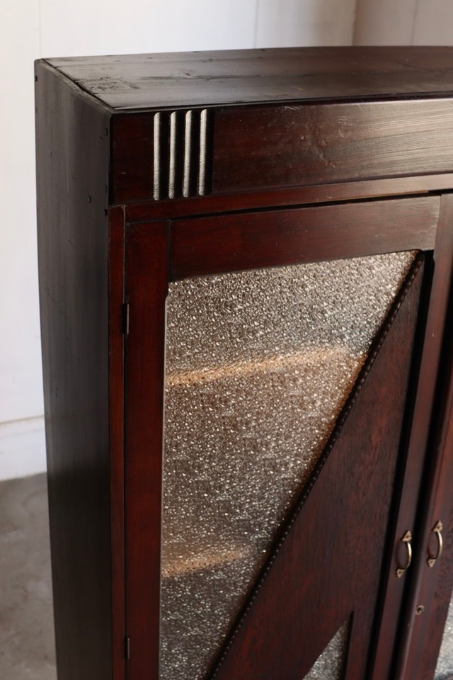 ダイヤガラスの戸棚