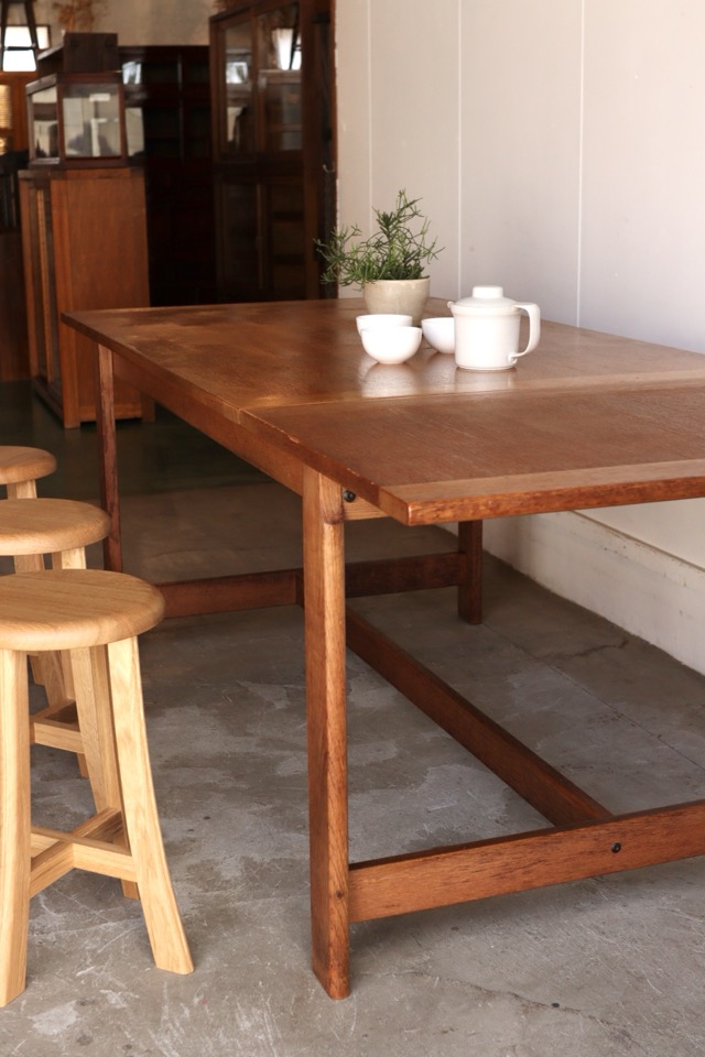 バタフライテーブル