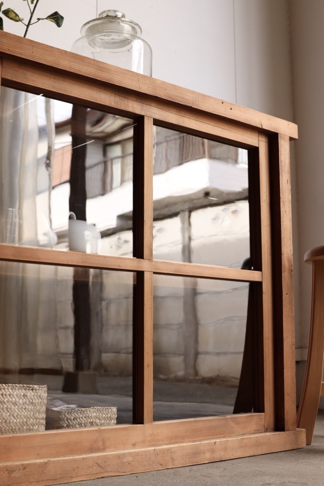 ガラス引戸棚