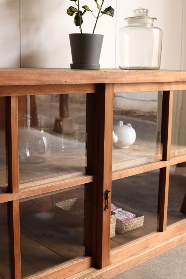 ガラス引戸棚