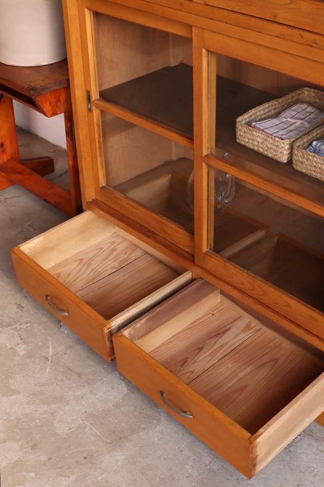 ガラス引戸棚 | 全ての商品 - 古家具古道具 そうすけ