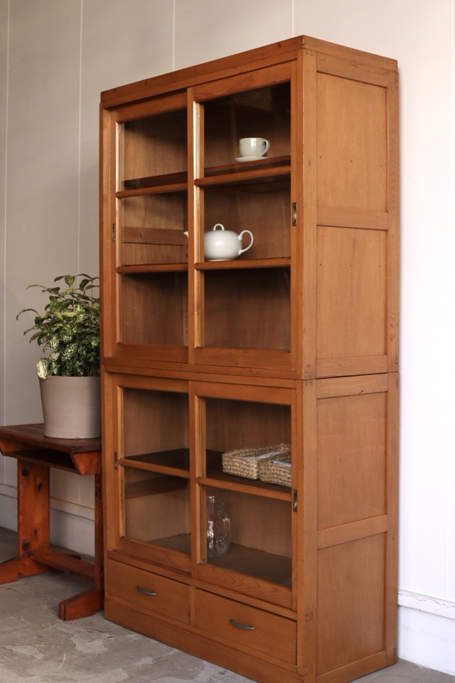 ガラス引戸棚 | 全ての商品 - 古家具古道具 そうすけ
