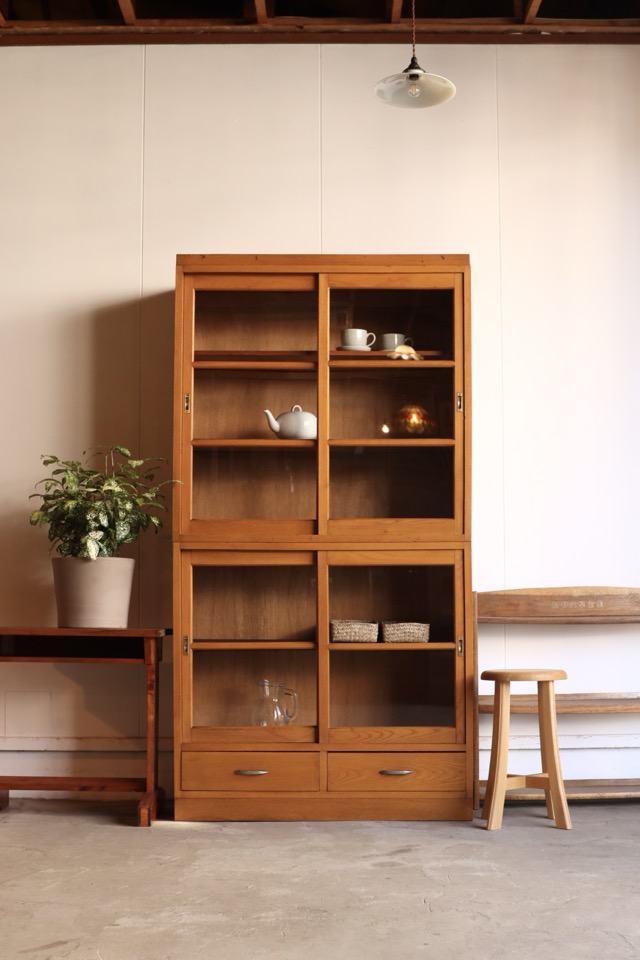 ガラス引戸棚 | 全ての商品 - 古家具古道具 そうすけ