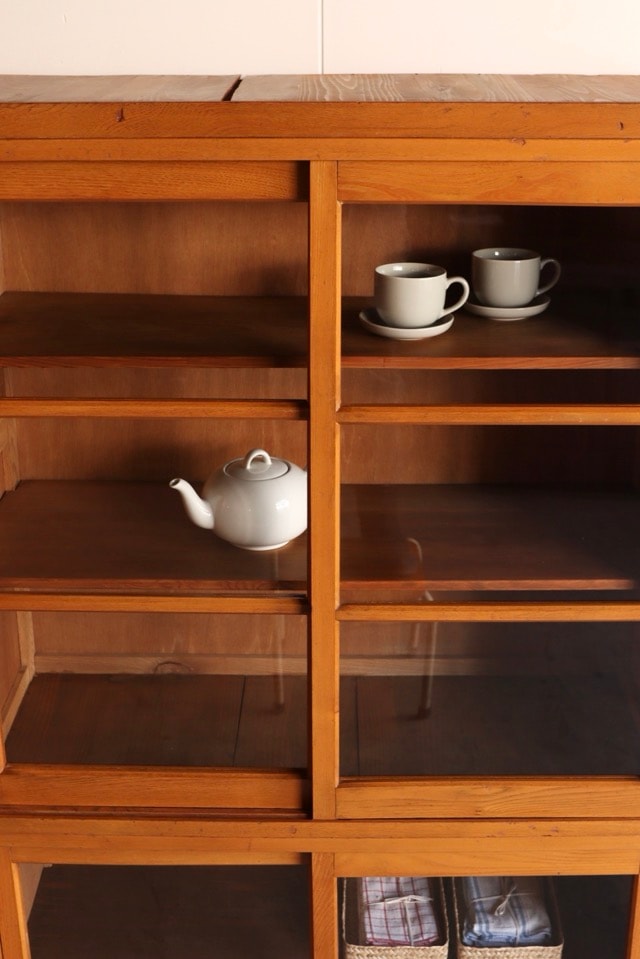 ガラス引戸棚 | 全ての商品 - 古家具古道具 そうすけ