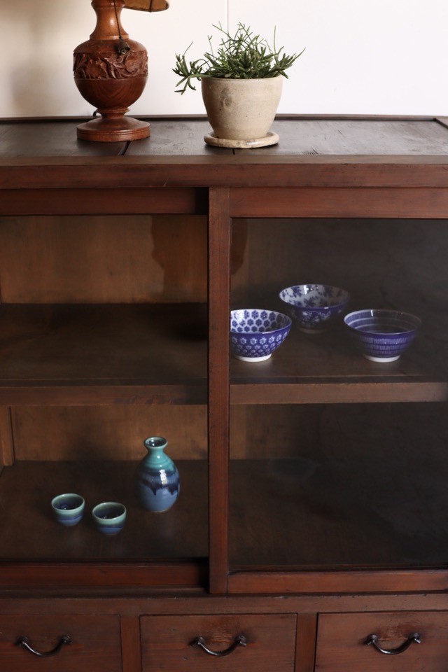 ガラス引戸棚 | 全ての商品 - 古家具古道具 そうすけ