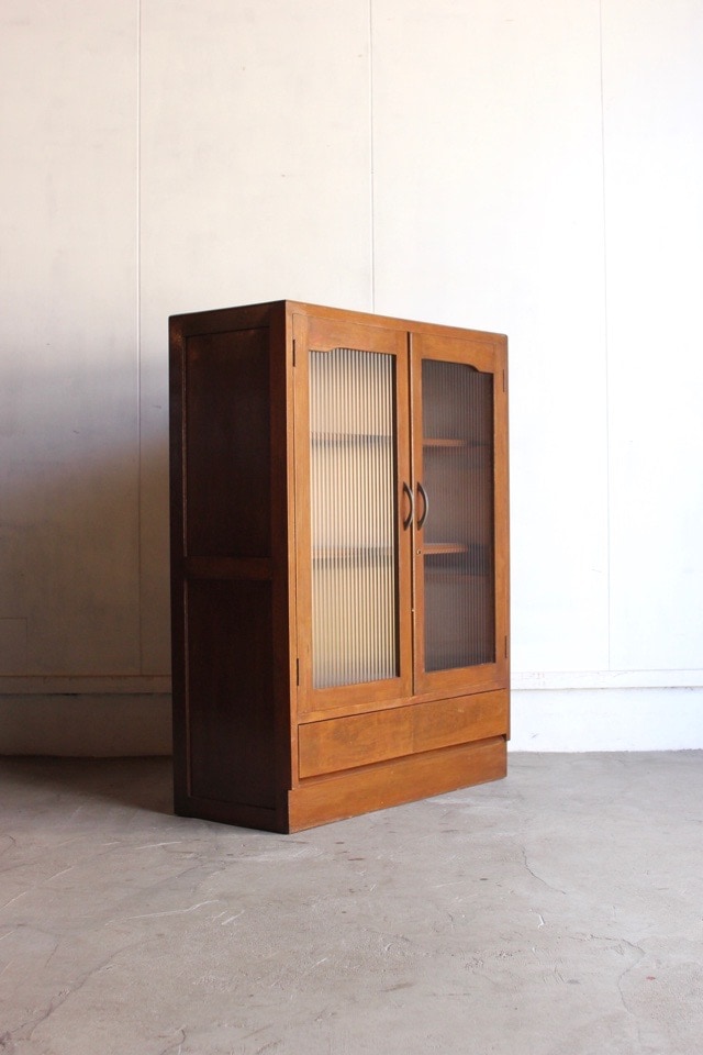 モールガラスの戸棚