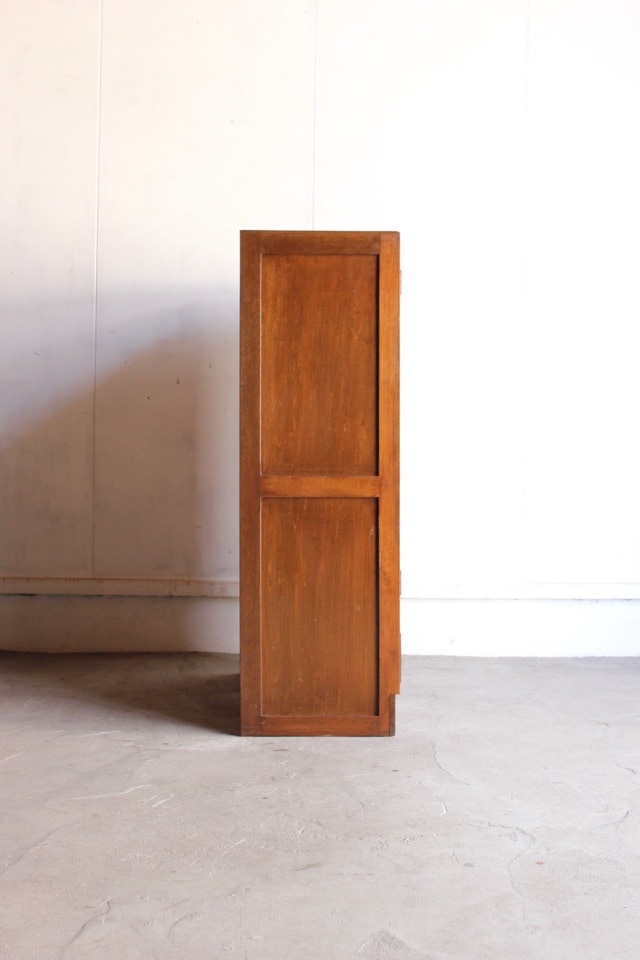 モールガラスの戸棚