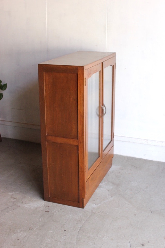 モールガラスの戸棚