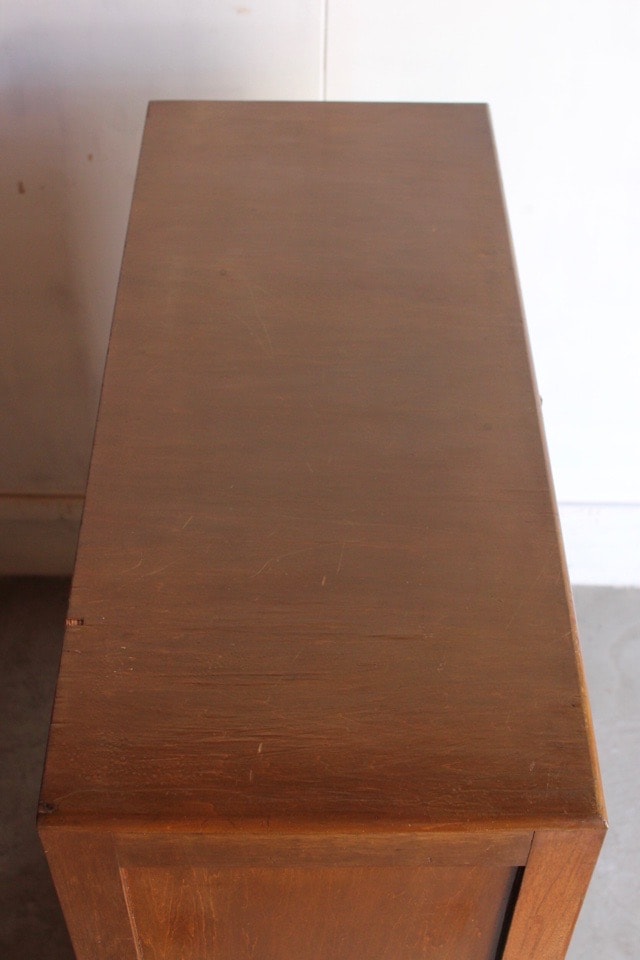 モールガラスの戸棚