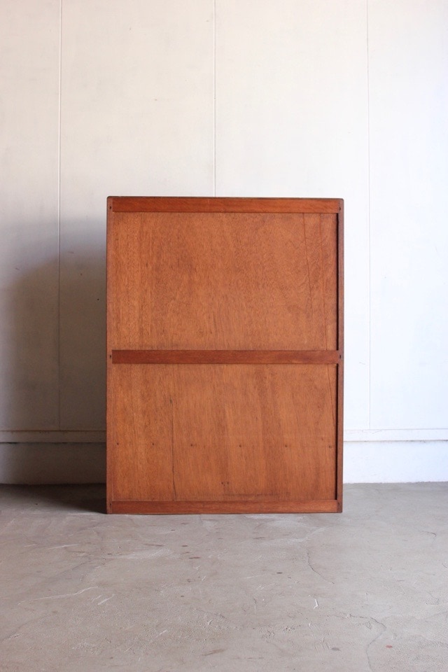 モールガラスの戸棚