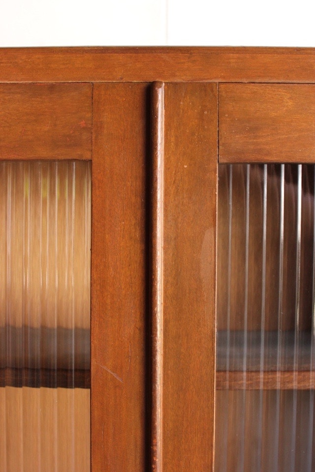 モールガラスの戸棚