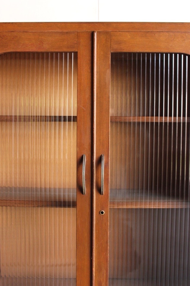 モールガラスの戸棚