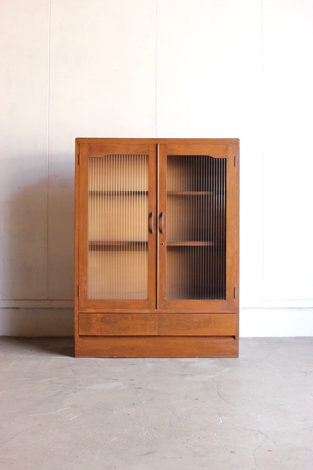 モールガラスの戸棚