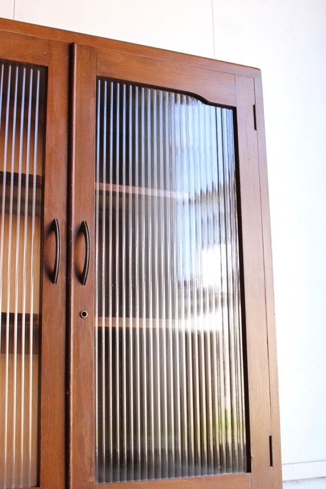 モールガラスの戸棚