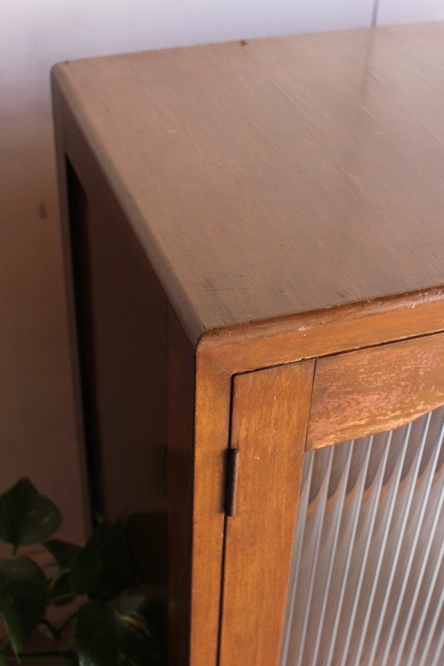 モールガラスの戸棚