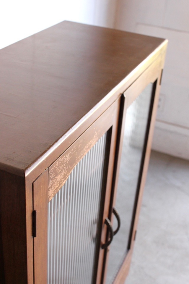 モールガラスの戸棚