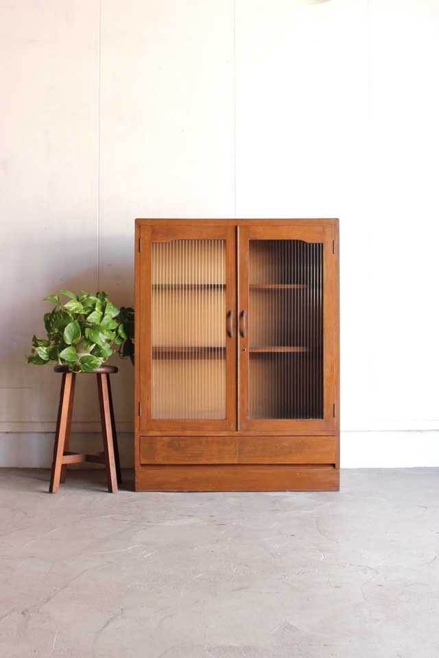 モールガラスの戸棚