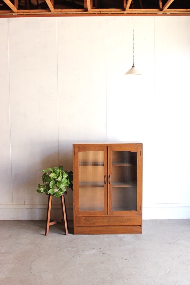 モールガラスの戸棚