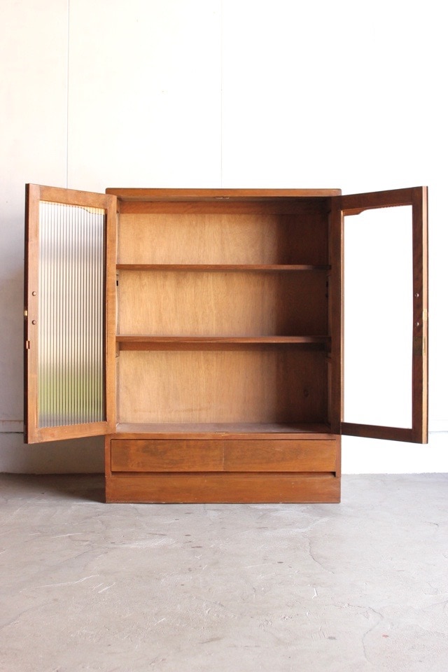 モールガラスの戸棚