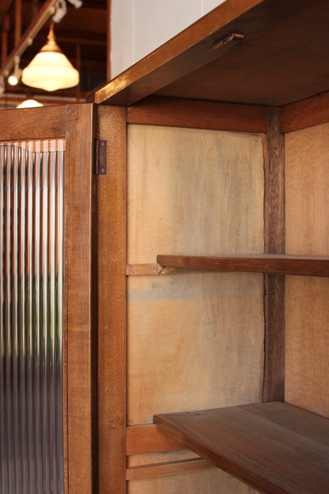 モールガラスの戸棚