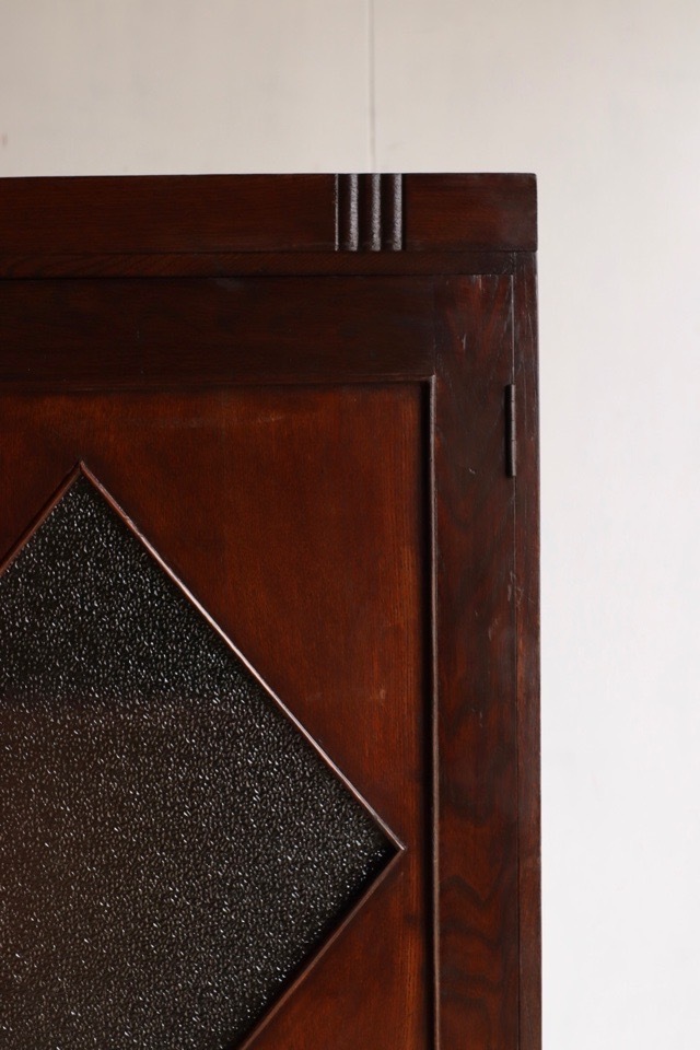 ダイヤガラスの戸棚