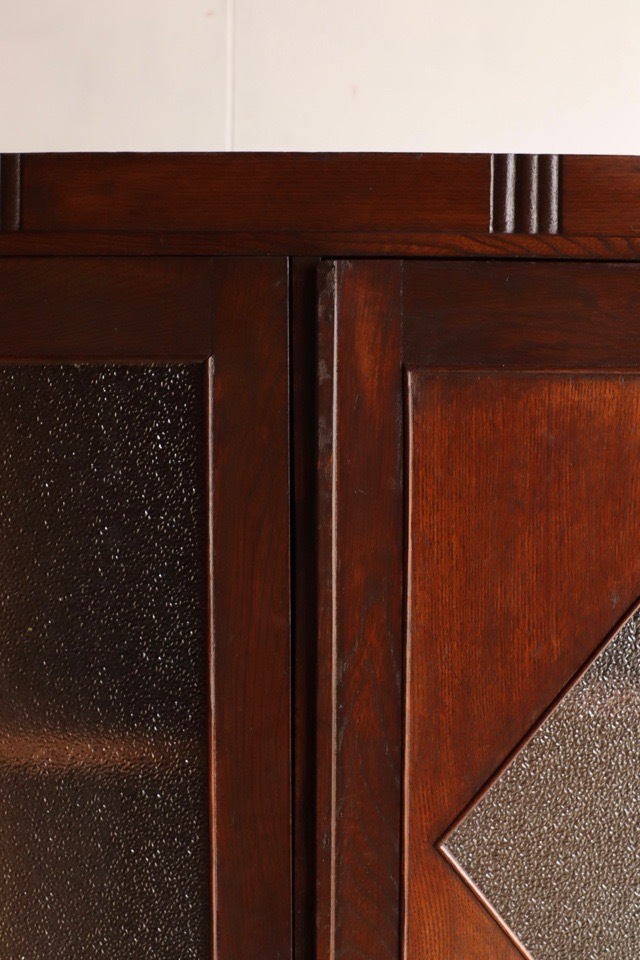 ダイヤガラスの戸棚