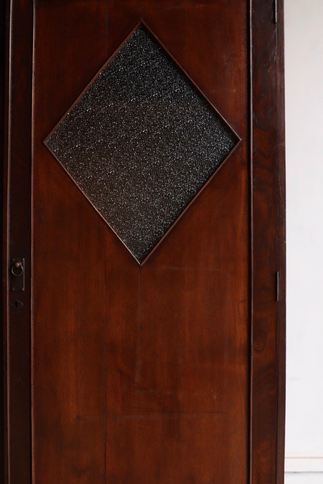 ダイヤガラスの戸棚