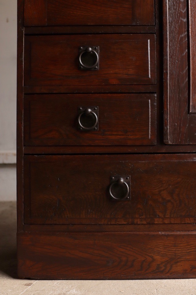 ダイヤガラスの戸棚