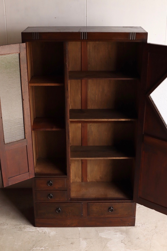 ダイヤガラスの戸棚