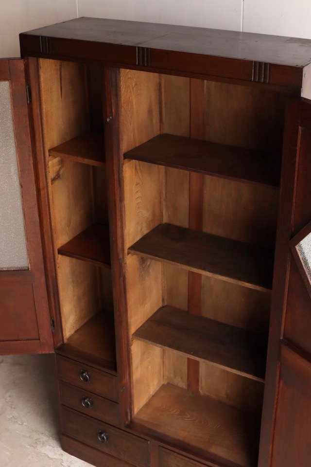 ダイヤガラスの戸棚