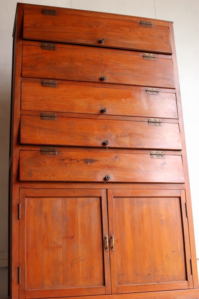 アンティーク棚　食器棚　下駄箱　古家具　パタパタ収納棚 アンティーク】木製 パタパタ下駄箱 靴箱 シューズボックス 収納棚 古