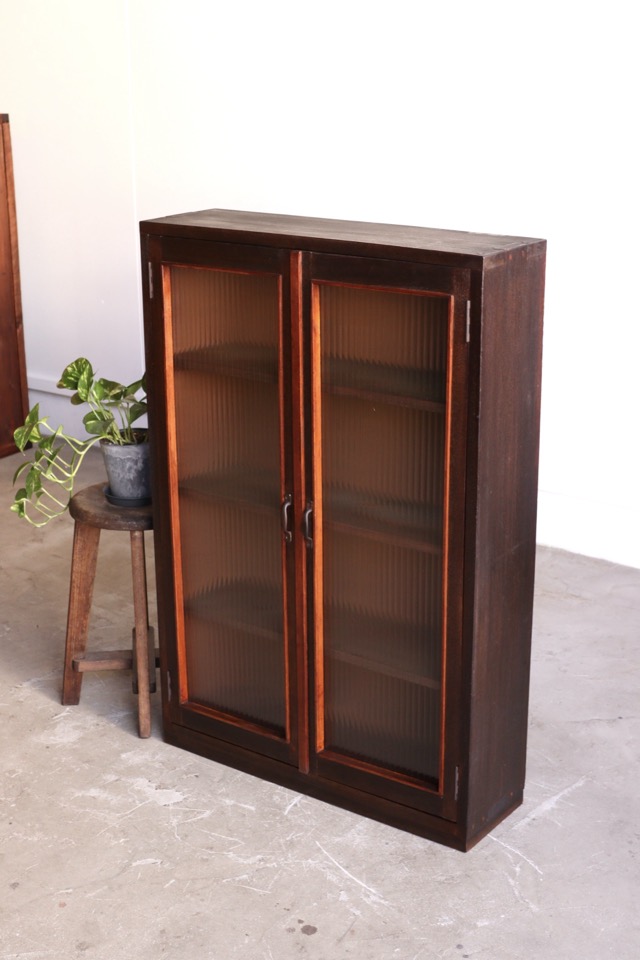 モールガラスの戸棚