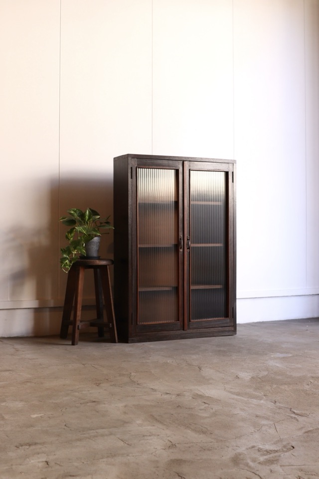 モールガラスの戸棚