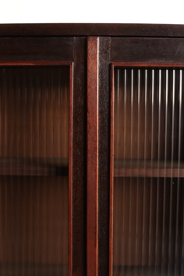 モールガラスの戸棚