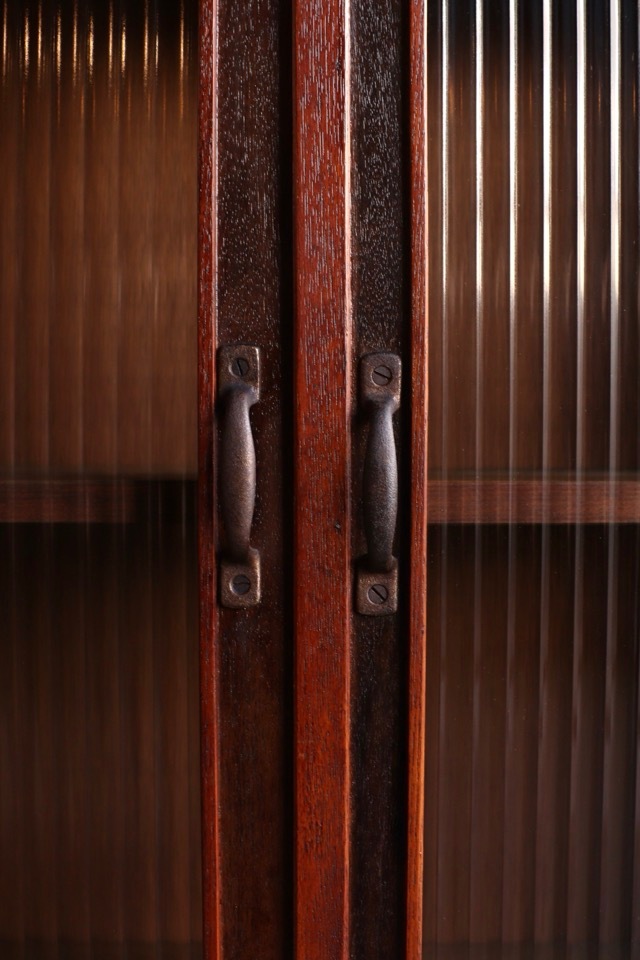 モールガラスの戸棚