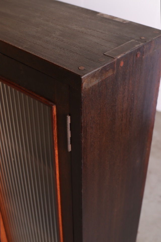 モールガラスの戸棚