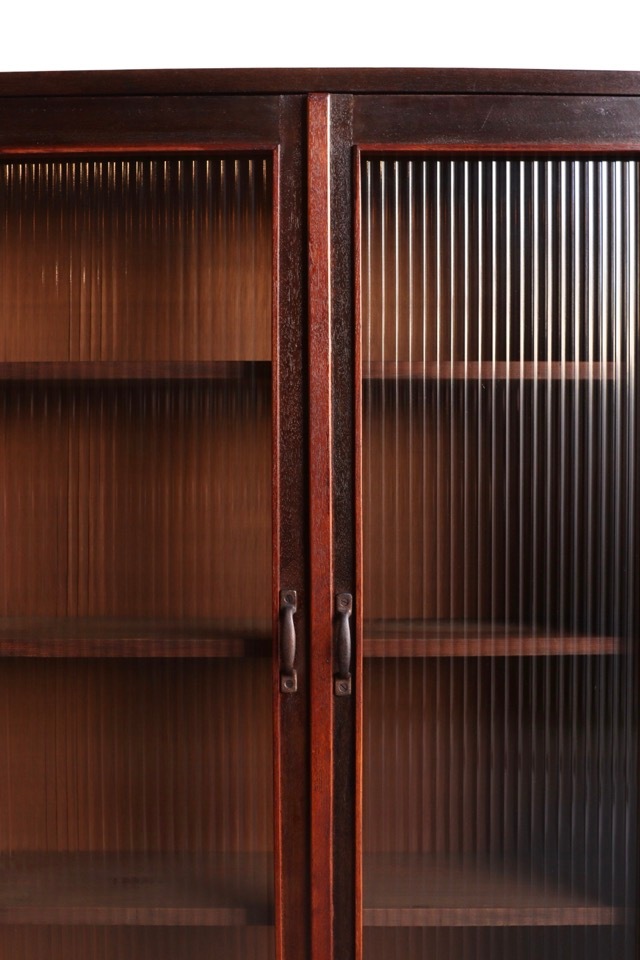 モールガラスの戸棚