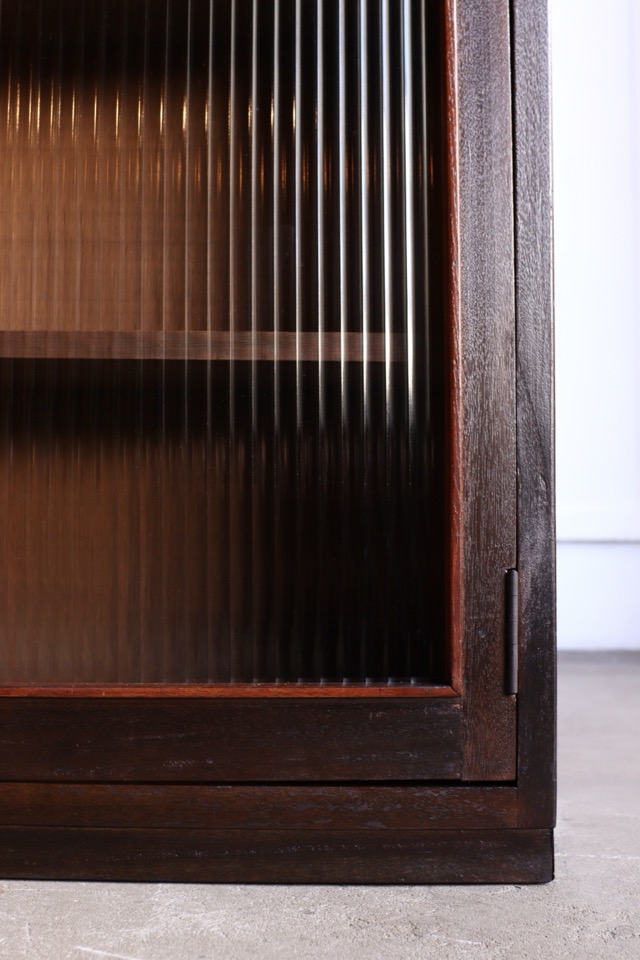 モールガラスの戸棚