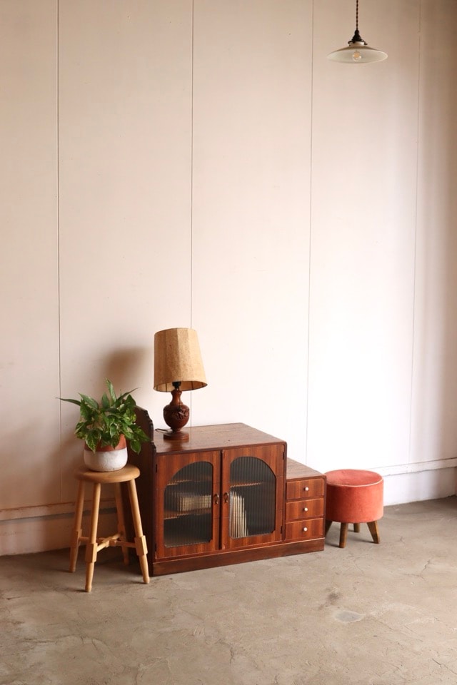 モールガラスの戸棚