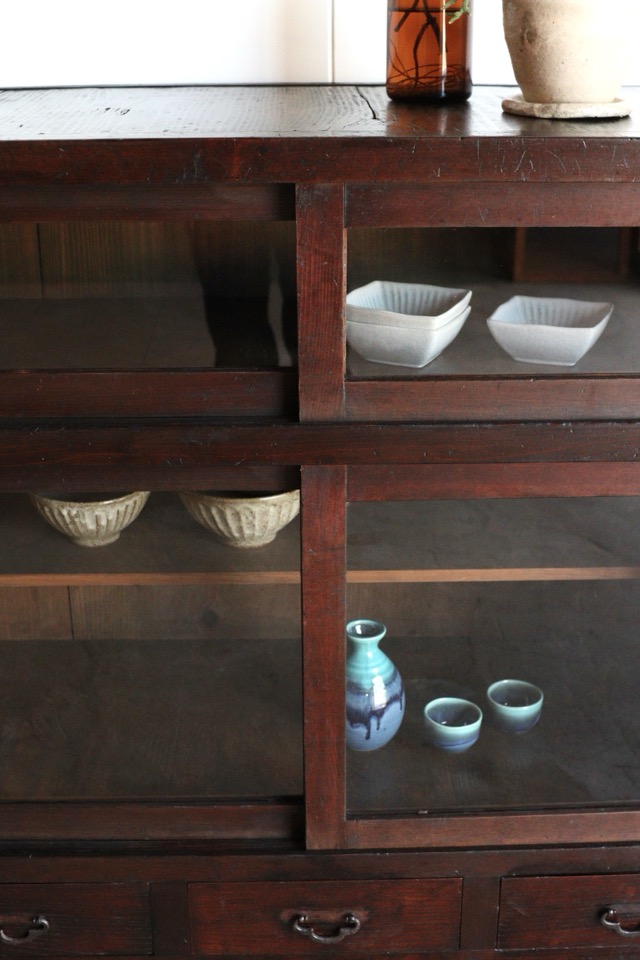 ガラス引戸棚 | 全ての商品 - 古家具古道具 そうすけ