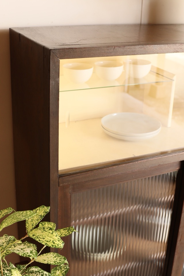 モールガラスの引戸棚